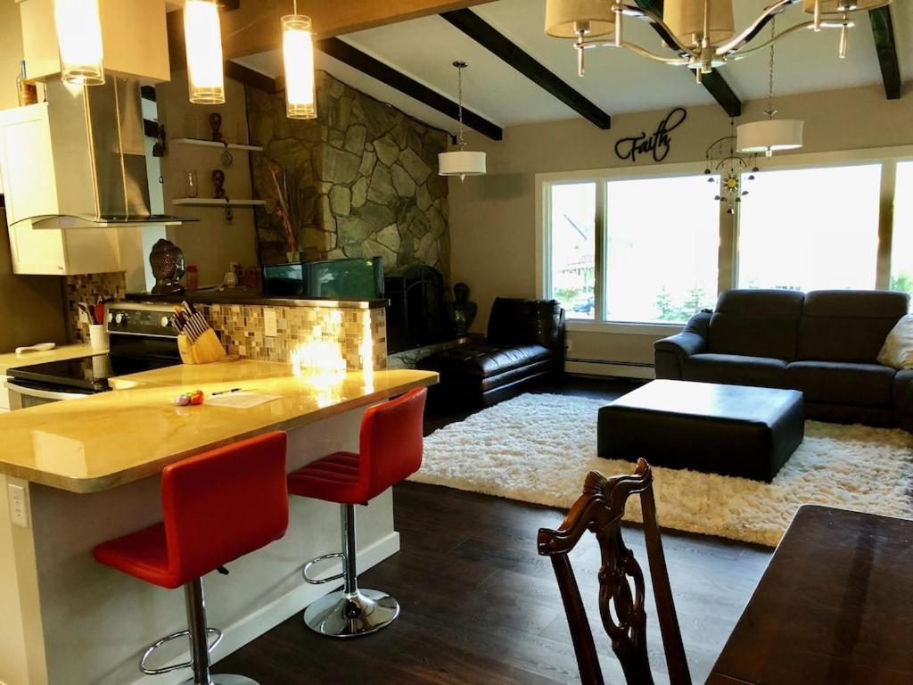 Hot Tub Stunning Mountain Views 2 Kitchens 4 Bedroom 2 Bathroom 앵커리지 외부 사진
